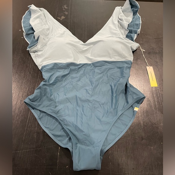 Summersalt The Ruffle Backflip - Picture 3 of 6